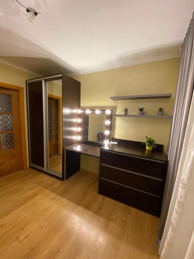 Затишна 2-Х Кімнатна Квартира - Дім Camenița Exterior foto